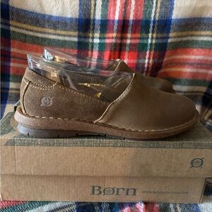 NEW IN BOX! Women’s Born Tropi Leather Slip-On Loafers